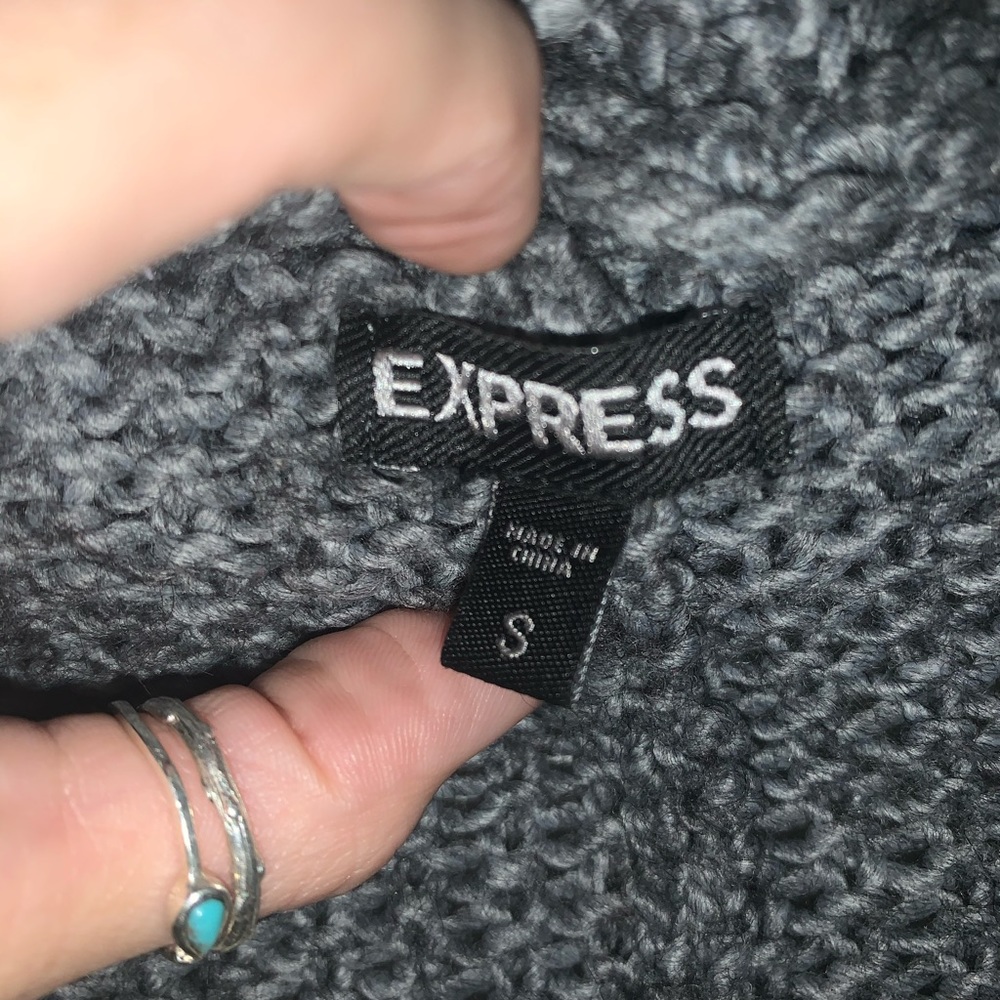 Express Carnigan - Picture 2 of 3